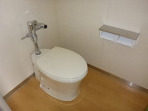 生徒用洋式トイレ設置完了